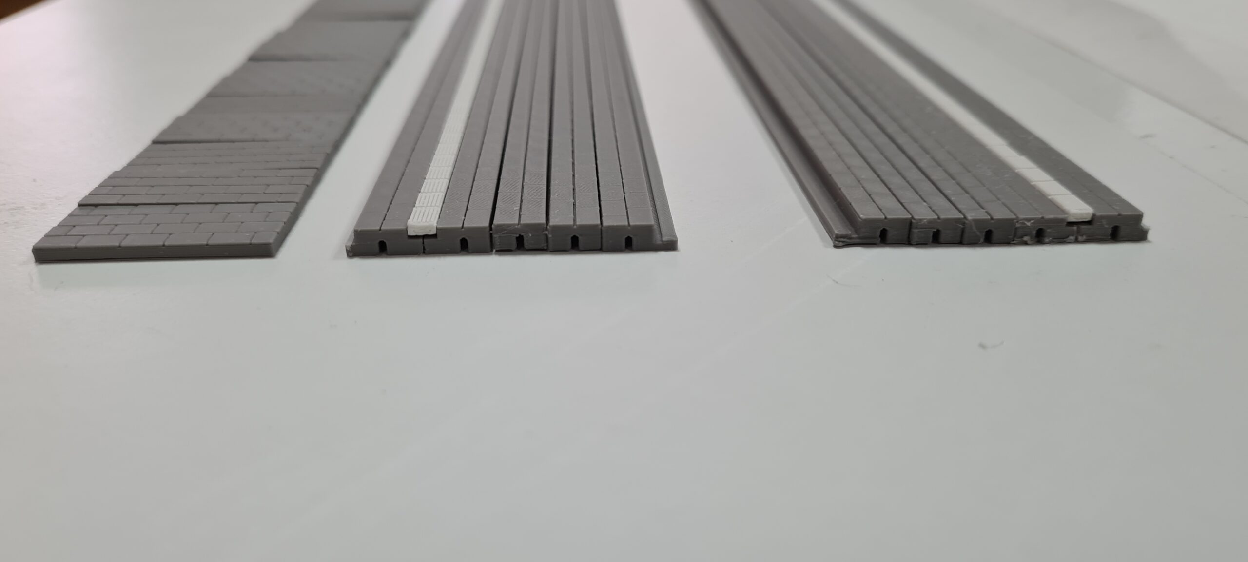 H0 Bahnsteigprofile, 28,2 cm lang, für Bogen 10,3 cm breit – Bild 2