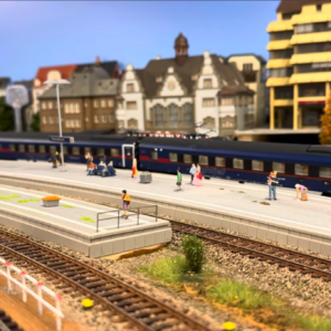 Bahnsteig und Zubehör